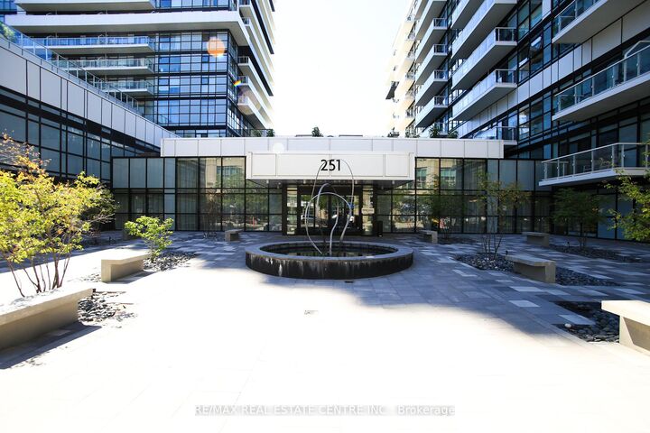 251 Manitoba Street 519 — photo 1