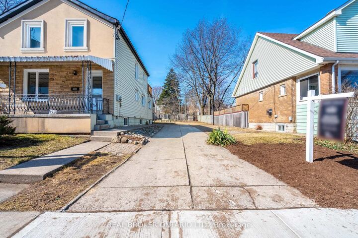 Property Photo:  153 Strathcona Avenue N  ON L8R 3C4 
