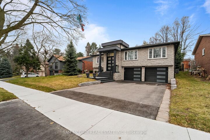 Property Photo:  1434 Petrie Way  ON L5J 1G5 
