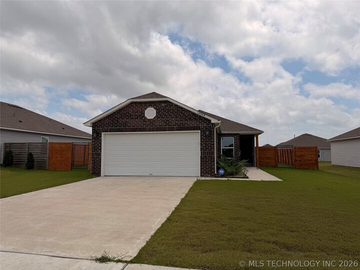 Property Photo:  14844 E 38th Street S  OK 74134 