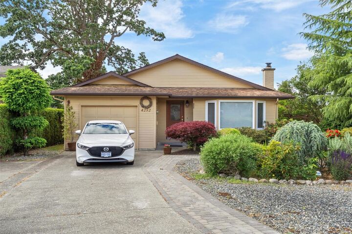 Property Photo: 4252 Panorama Dr BC V8X 4X6