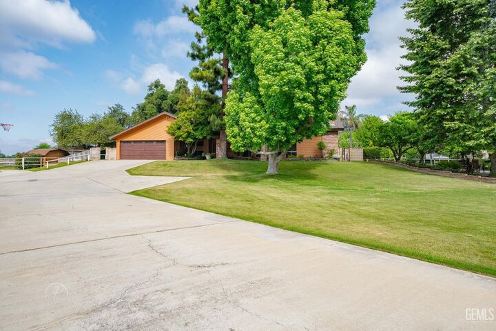 Property Photo: 5001 Fallgatter Street CA 93308