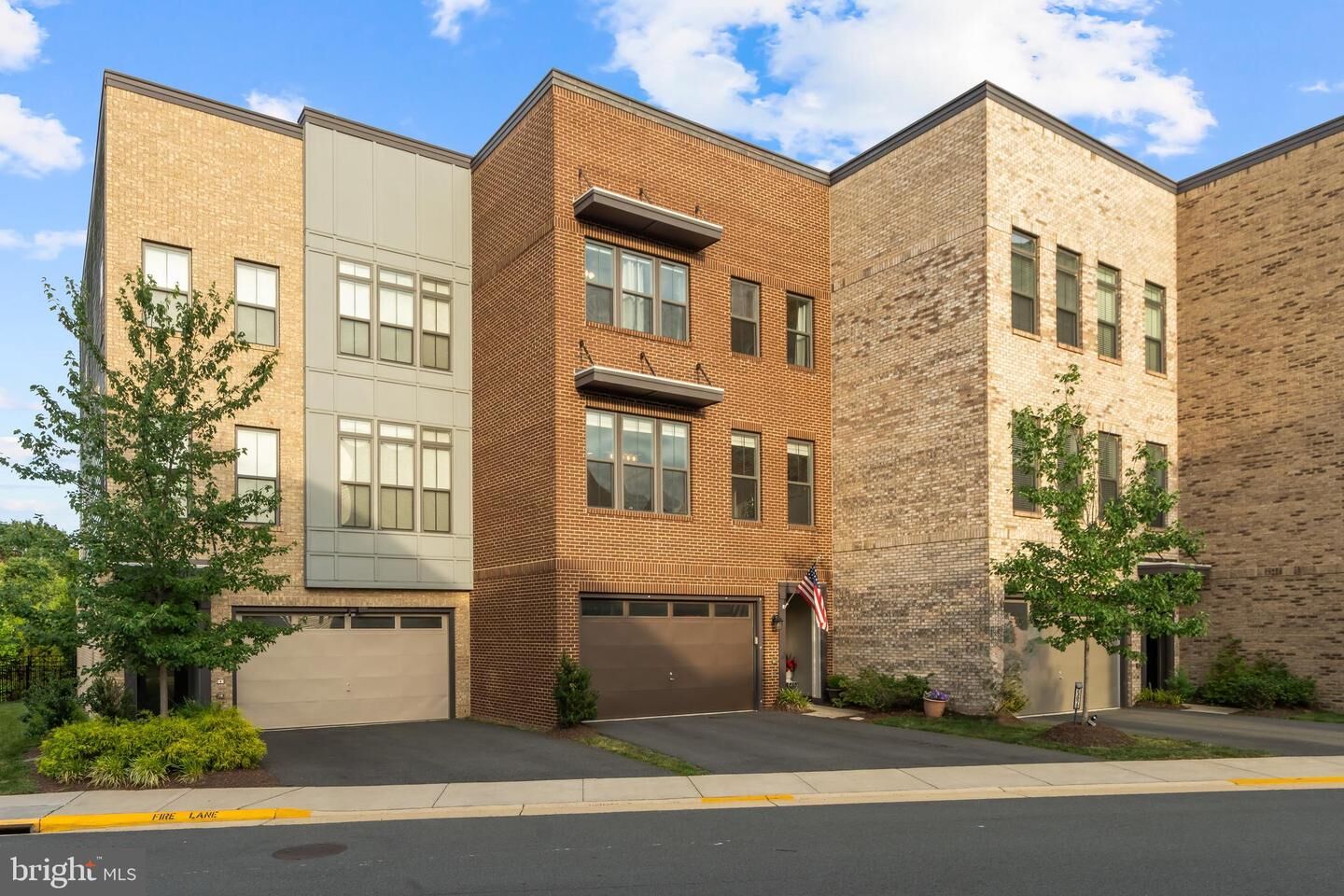 Property Photo:  23072 Sullivans Cove Square  VA 20148 