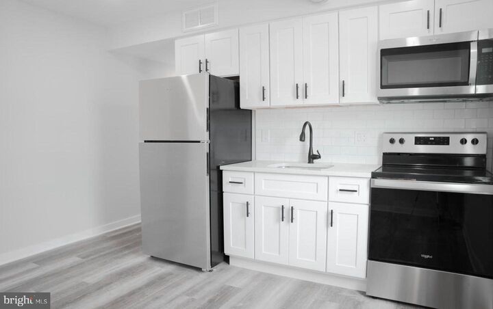 Property Photo:  2800 Poplar Street 2R  PA 19130 