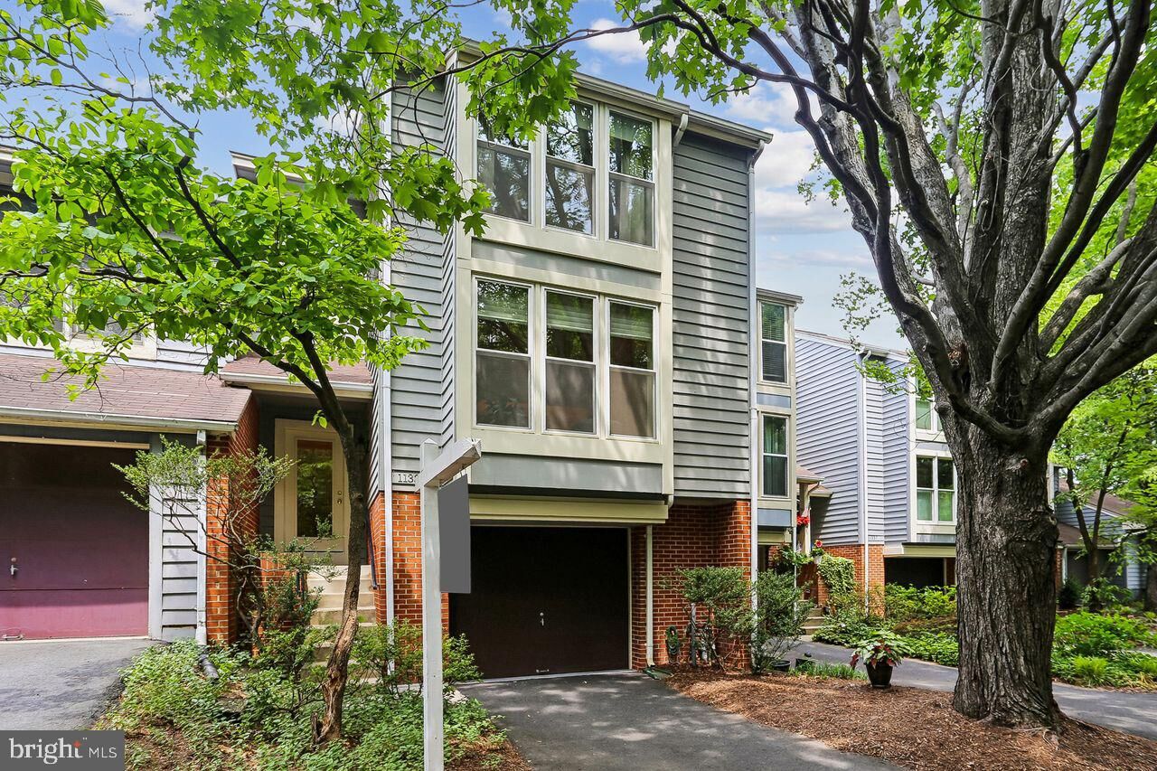 Property Photo:  11333 Orchard Lane  VA 20190 