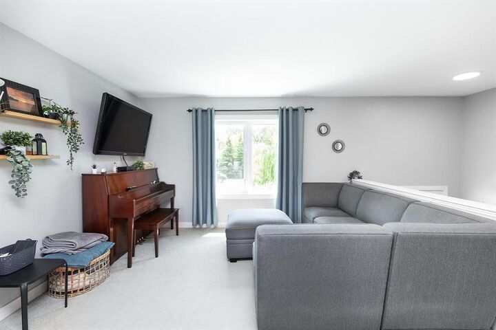 Property Photo: 43 Evergreen Avenue MB R5G 1M1