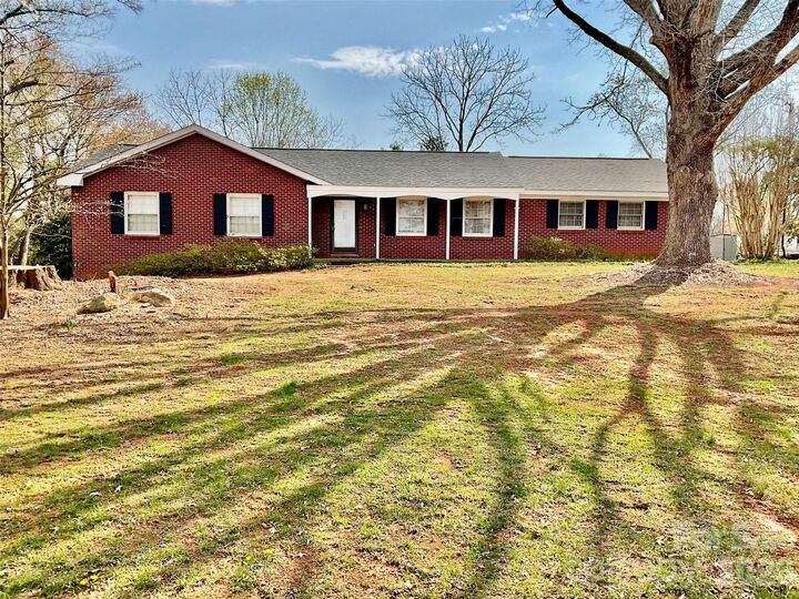 Property Photo: 5521 Suttlemyre Lane NC 28601