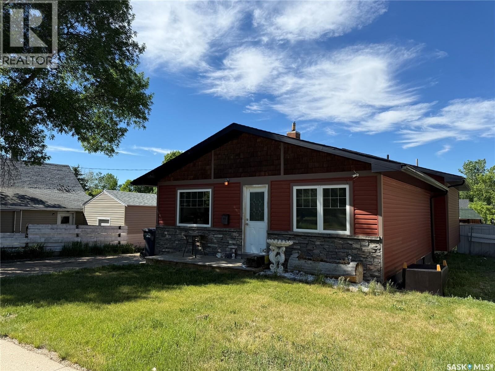 Property Photo:  103 4th Avenue SE  SK S4H 1X7 