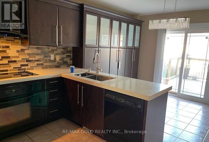Property Photo: 7386 Lantern Fly Hollow ON L5W 1J8