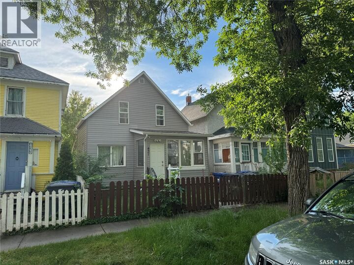 Property Photo: 431 G Avenue S SK S7M 1V5