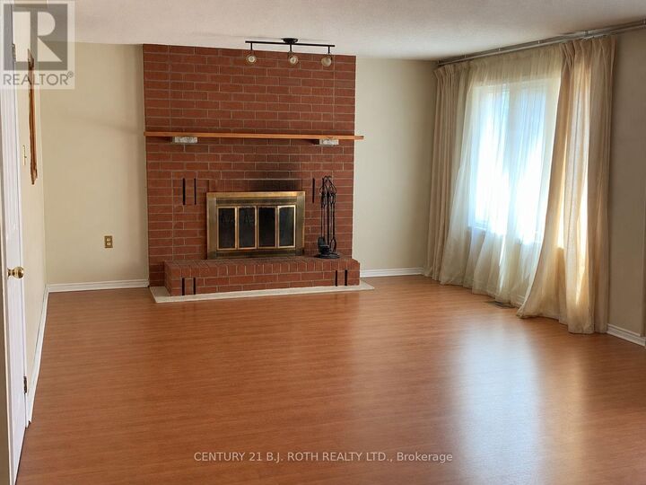 Property Photo:  29 Irwin Drive Upper  ON L4N 7A6 