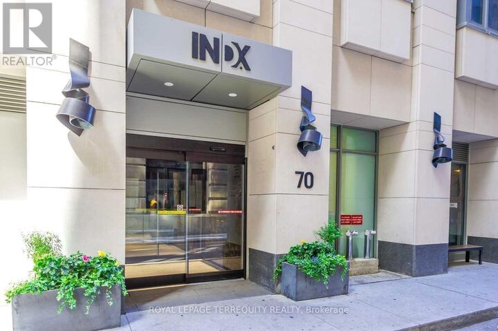 Property Photo:  70 Temperance Street 1204  ON M5H 4E8 