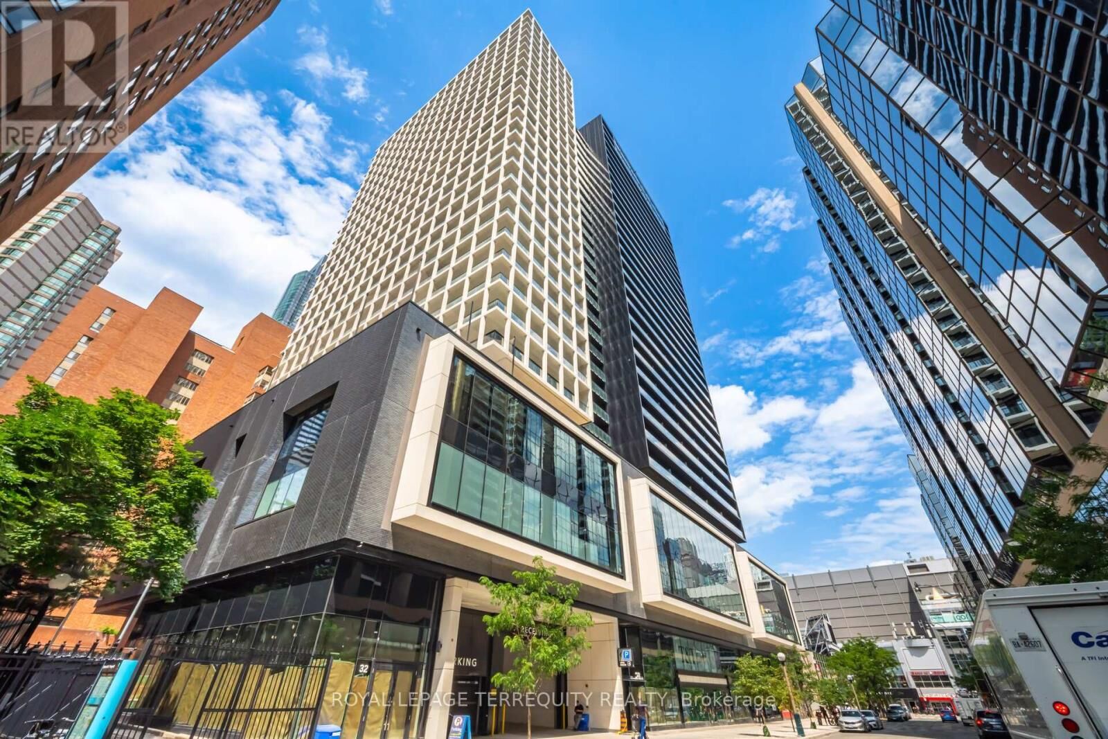 Property Photo:  20 Edward Street 518  ON M5G 0C5 