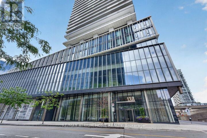 Property Photo:  138 Downes Street 4108  ON M5E 0E4 