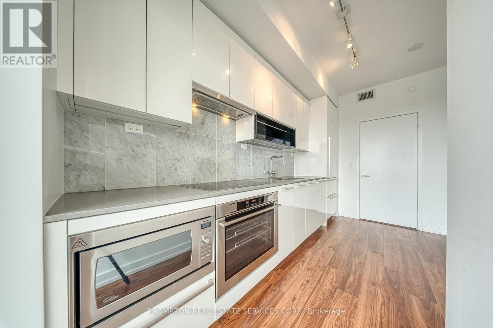 Property Photo: 117 McMahon Drive 2801 ON M2K 0E4