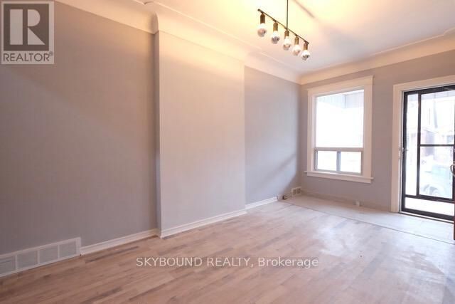 Property Photo:  72 Somerset Avenue Upper 1  ON L8L 2L7 