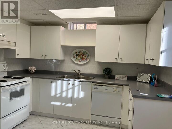 Property Photo:  5 Hacienda Drive  ON L4E 3X1 