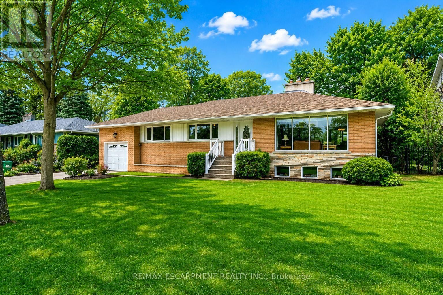 Property Photo: 1546 Lorne Wood Road ON L5H 3G3