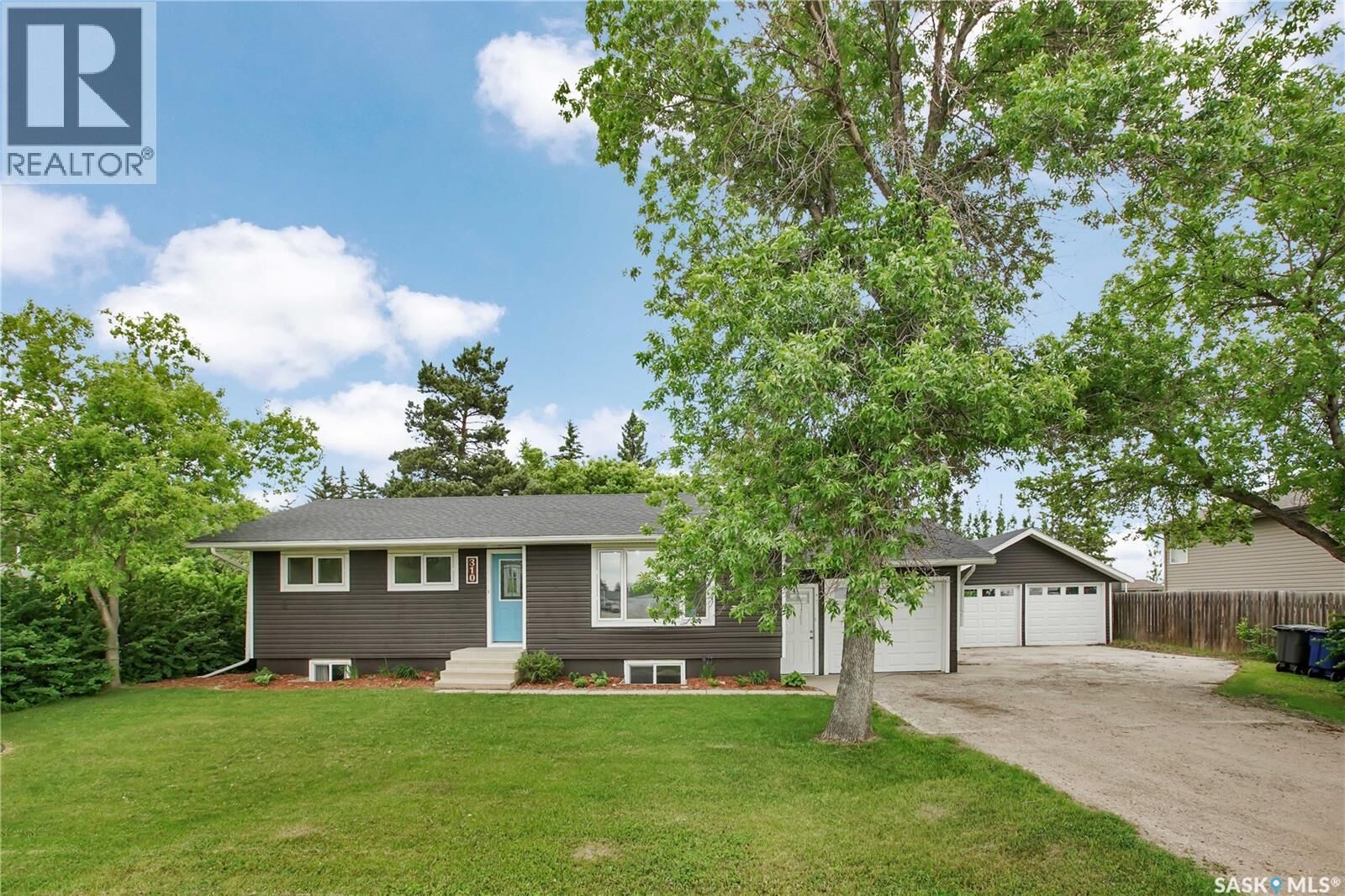 Property Photo: 310 1st Avenue SK S0K 3A0