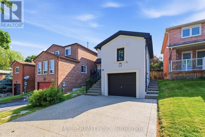 Property Photo:  39 Palmer Drive Bsmnt  ON L1S 5V1 