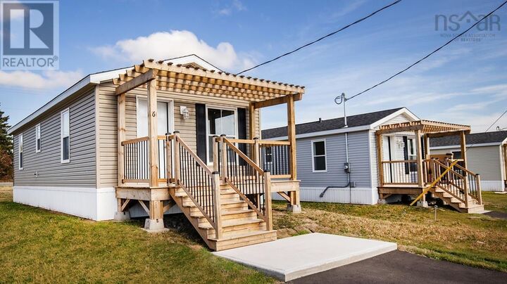 8 Oakwood Path 18 — photo 1