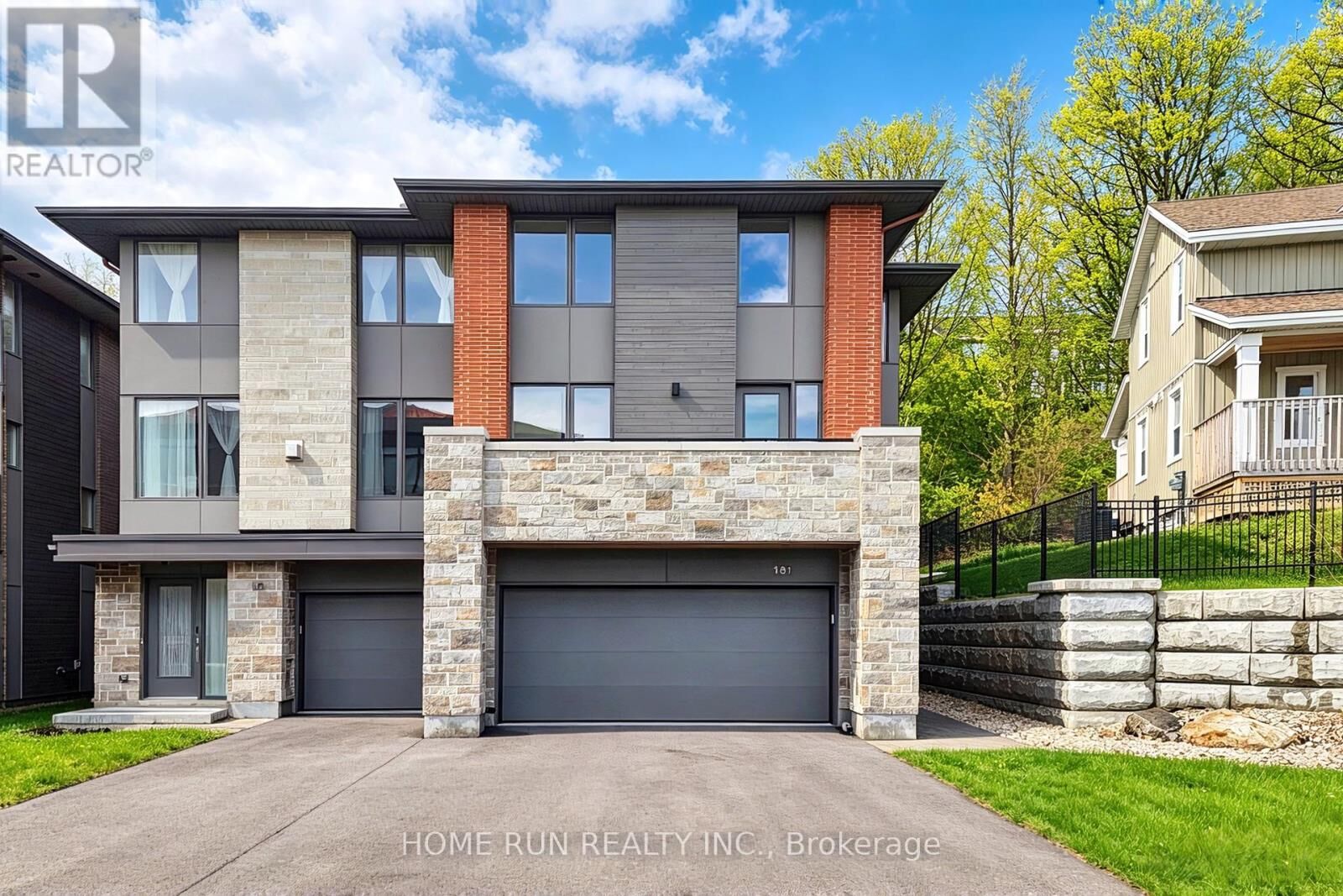 Property Photo: 181 Boundstone Way ON K2T 0M5