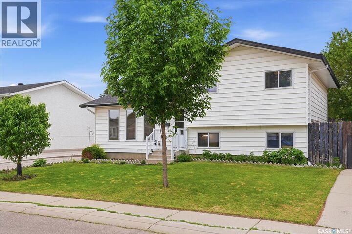 Property Photo:  534 Nesbitt Lane  SK S7L 6K9 