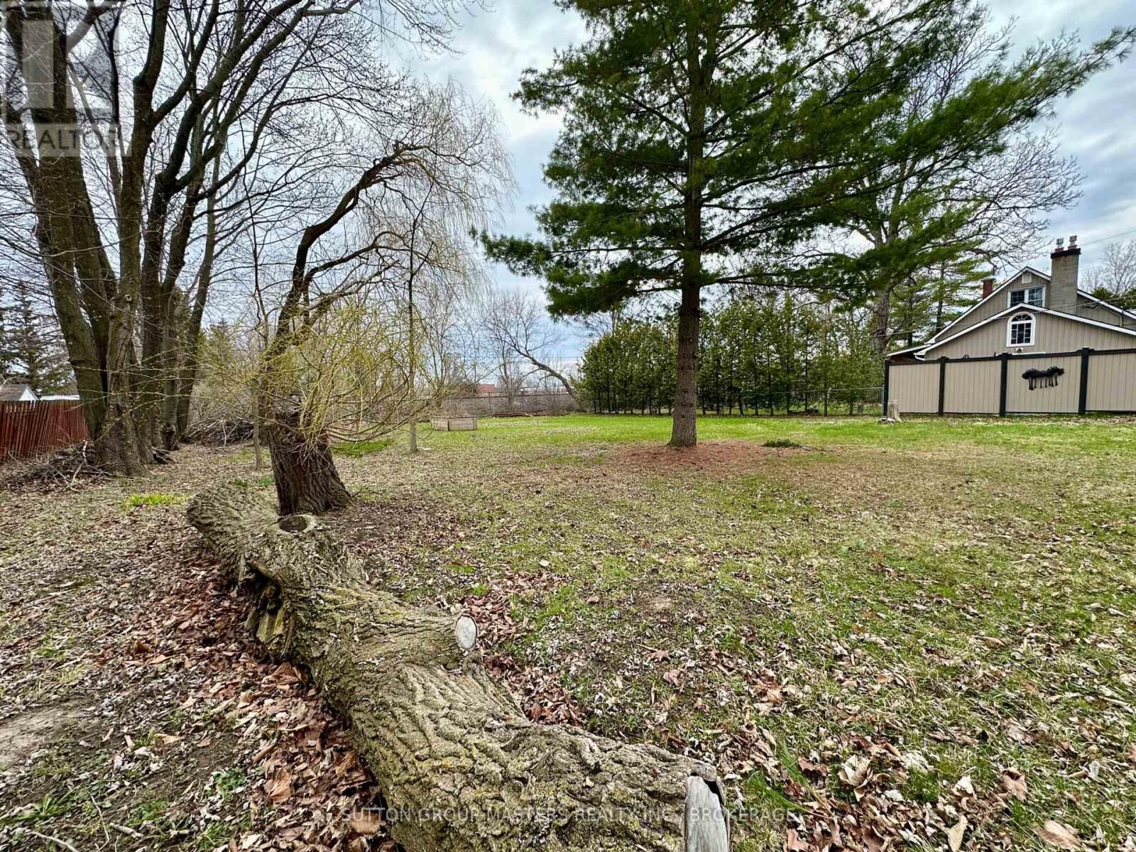 Property Photo:  1666 Victoria Street  ON K7M 5H3 