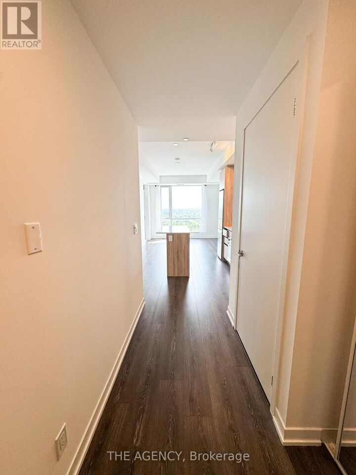 Property Photo: 7950 Bathrust Street B2105 ON L4J 0L4