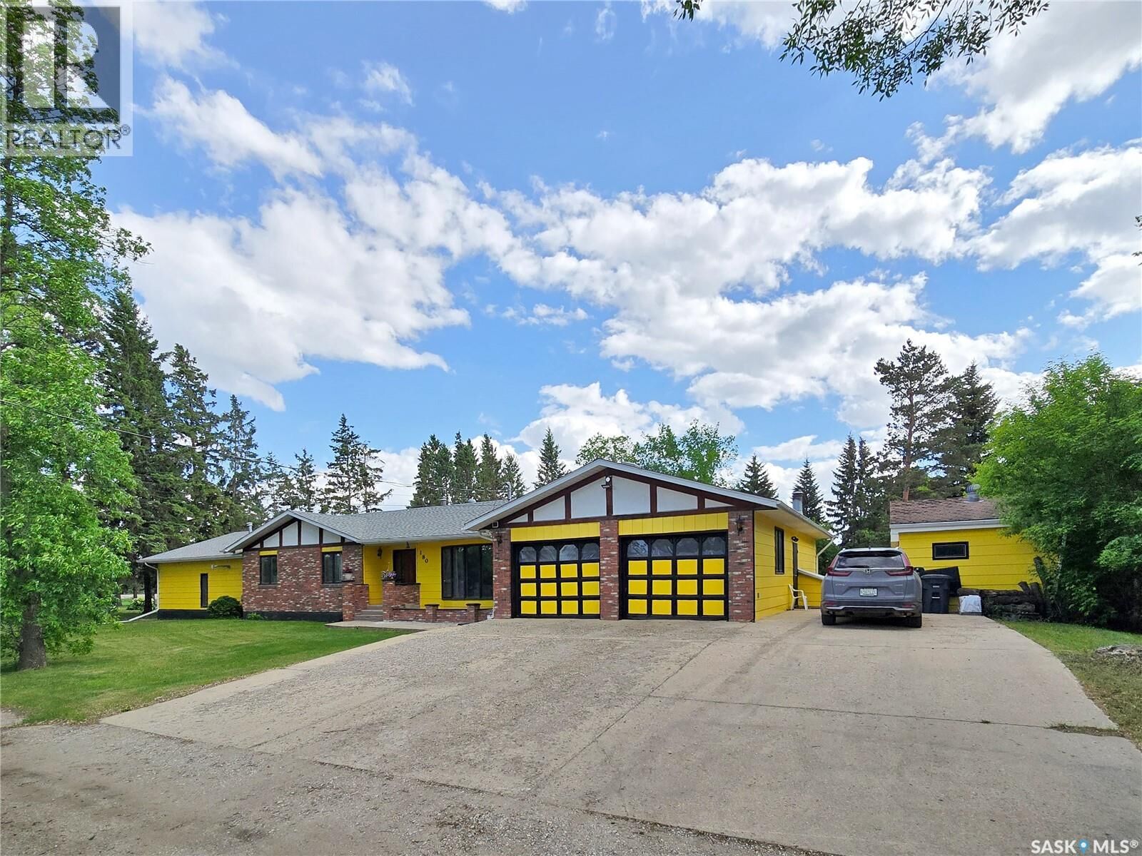 Property Photo:  180 2nd Avenue S  SK S0K 1J0 