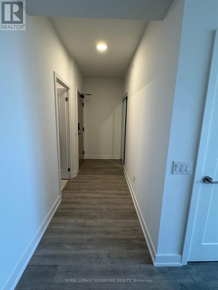 Property Photo: 5105 Hurontario Street 812 ON L4Z 3X7