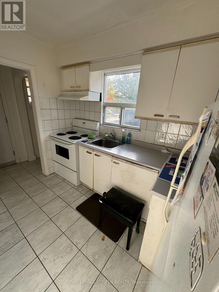 Property Photo:  32 Newton Drive  ON M2M 2M7 
