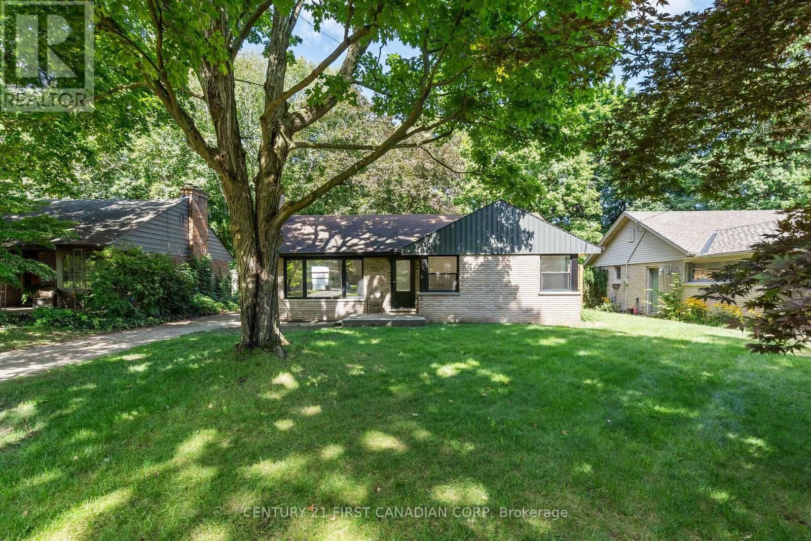 Photo de la propriété: 32 Braemar Crescent ON N6H 2X1