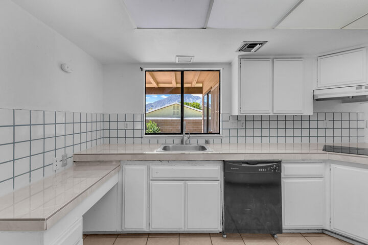 Property Photo: 53780 Avenida Diaz CA 92253
