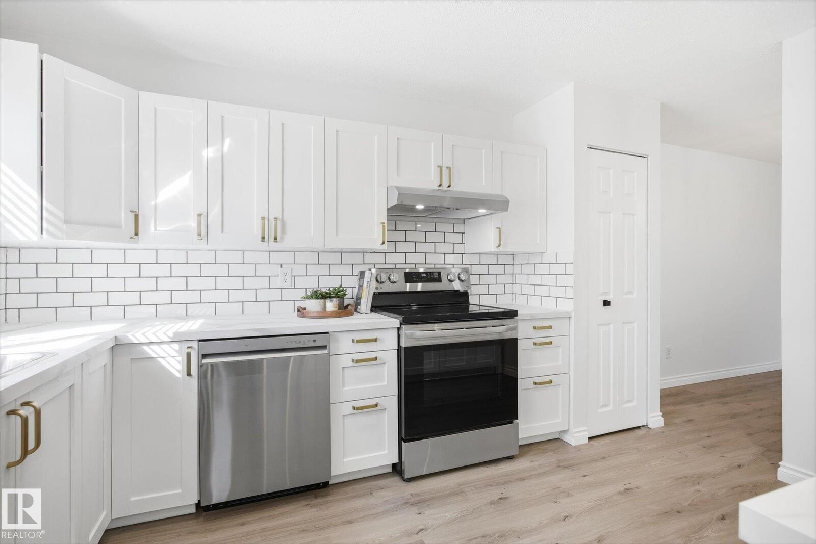 Property Photo:  857 Erin Place NW  AB T5T 1M6 