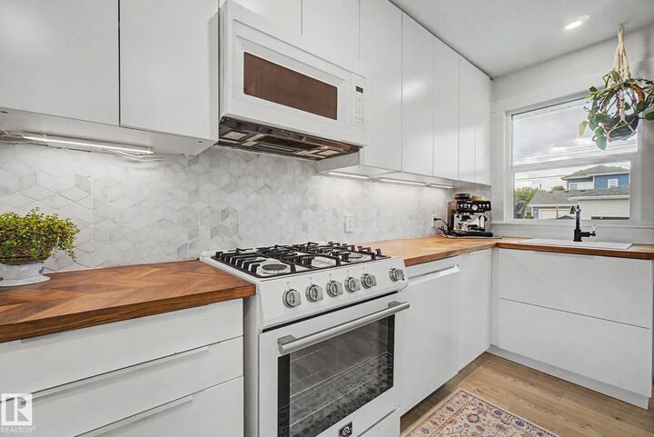 Property Photo: 15771 106A Avenue NW AB T2P 0X2