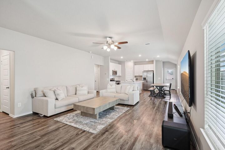 Property Photo:  10707 Bird Of Paradise Lane  TX 77016 