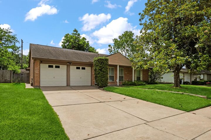 Property Photo: 7103 Pella Drive TX 77036
