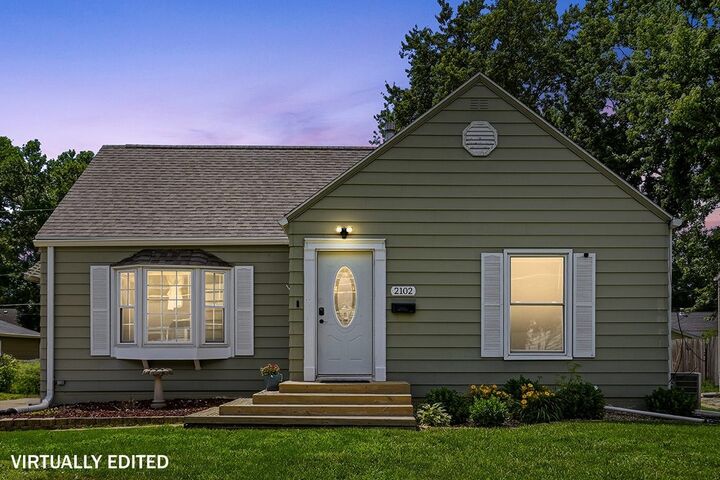 Property Photo:  2102 55th Street  IA 50310 