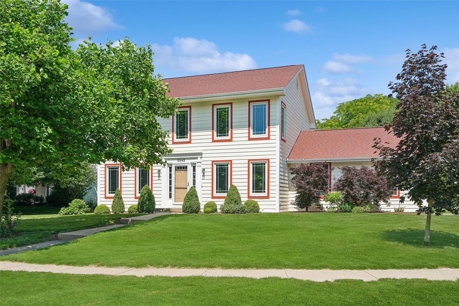 Property Photo: 5549 Kensington Circle IA 50131