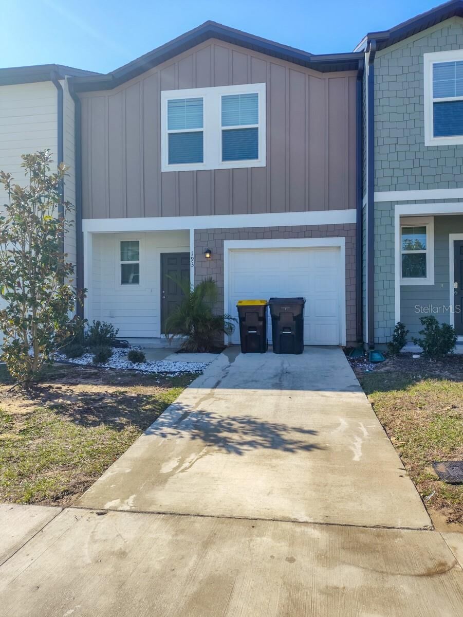 Property Photo:  