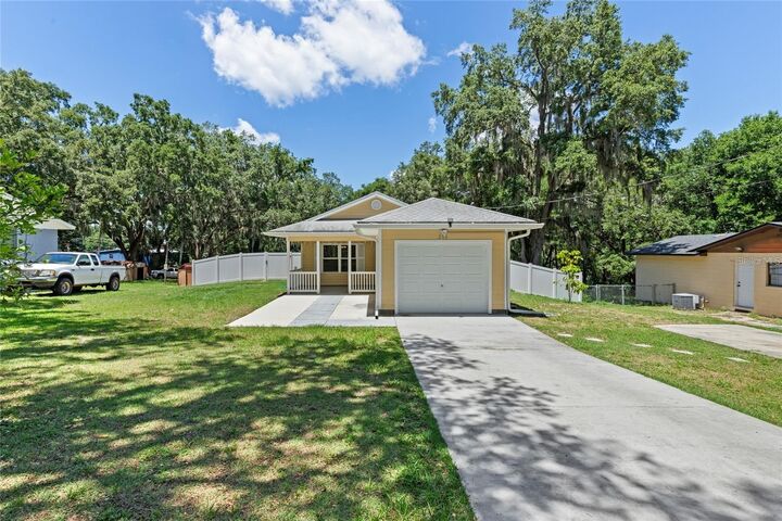 Property Photo: 206 E Catawba FL 34731