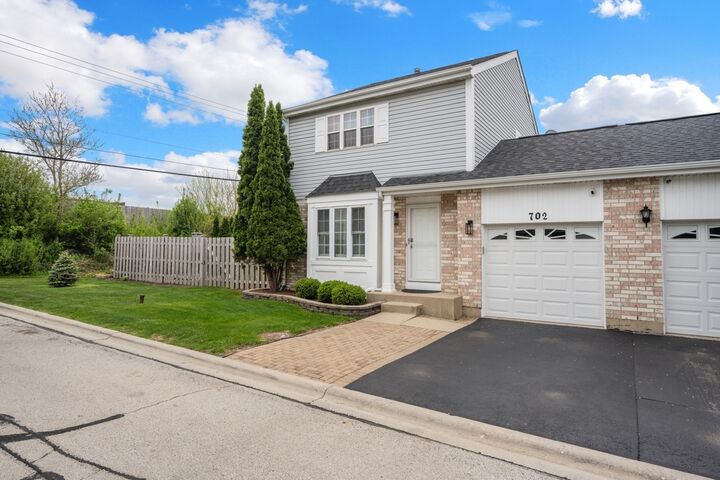 Property Photo:  702 Windsor Lane  IL 60446 