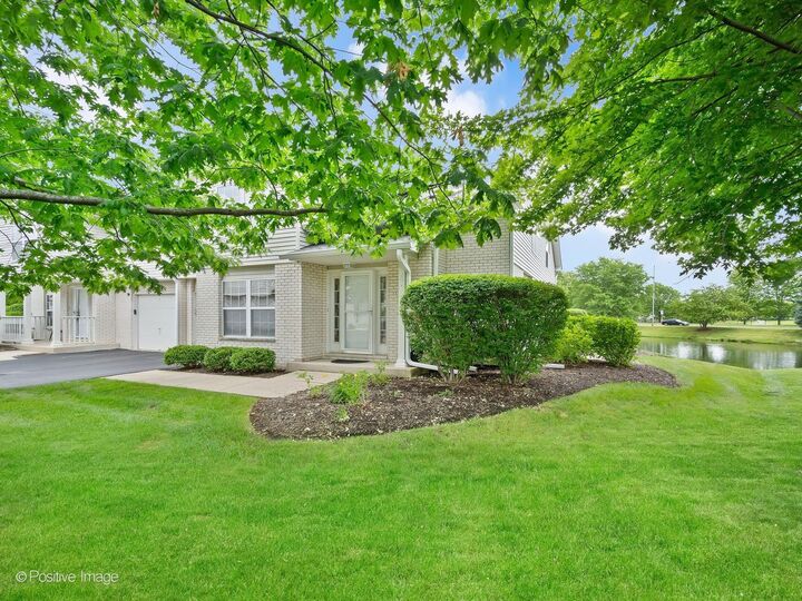 Property Photo:  624 Beaver Court 624  IL 60563 