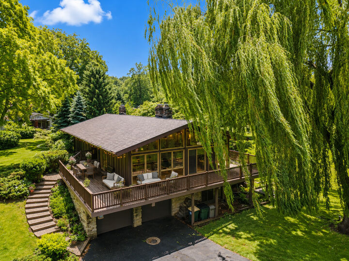 Property Photo:  2272 N Circle Drive  IL 60067 