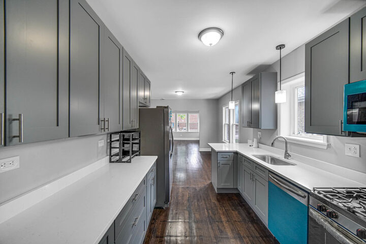 Property Photo:  1426 S 10th Avenue  IL 60153 