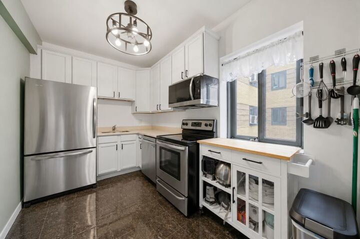 Property Photo: 5044 N Marine Drive A7 IL 60640