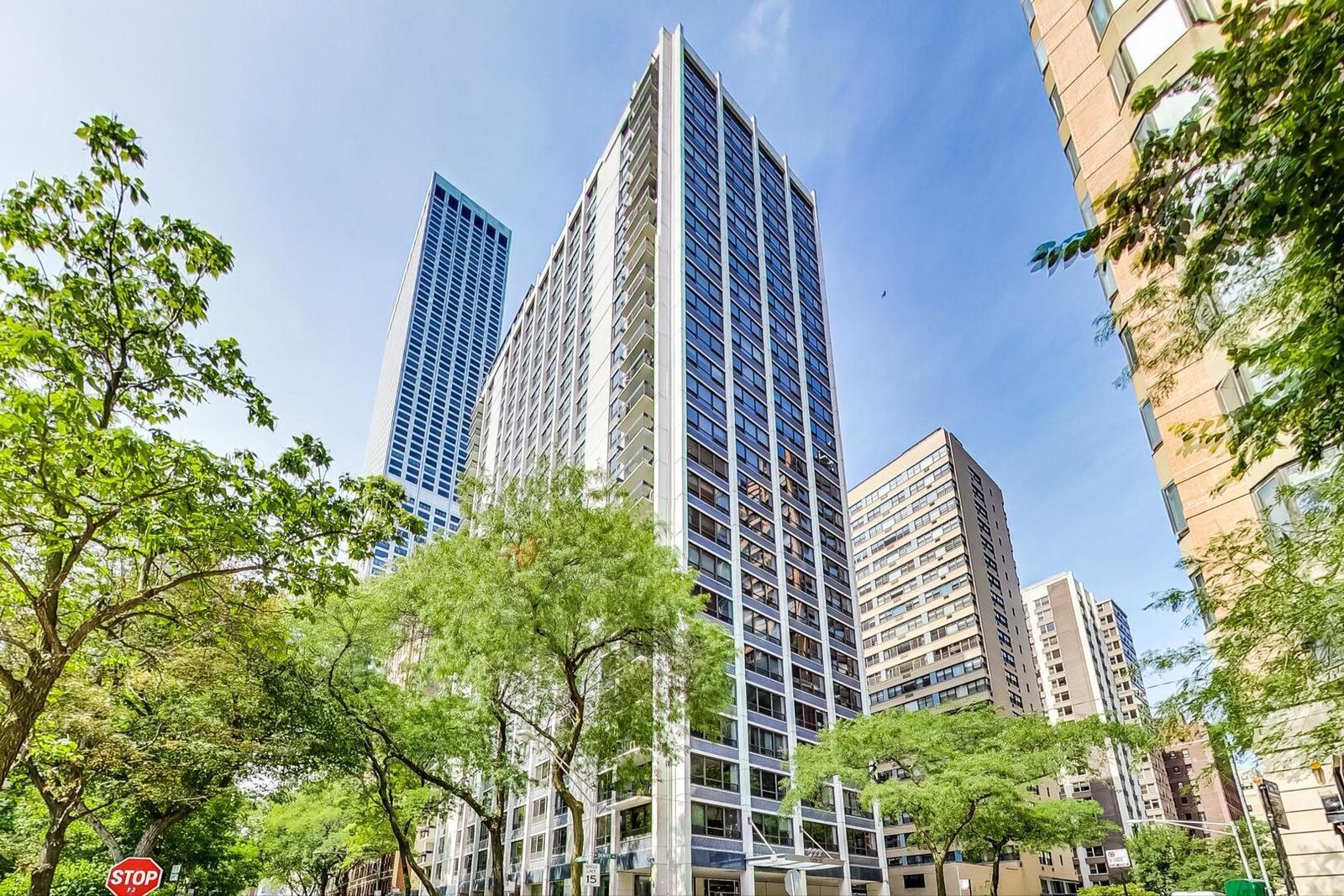 Property Photo: 222 E Pearson Street 1405 IL 60611