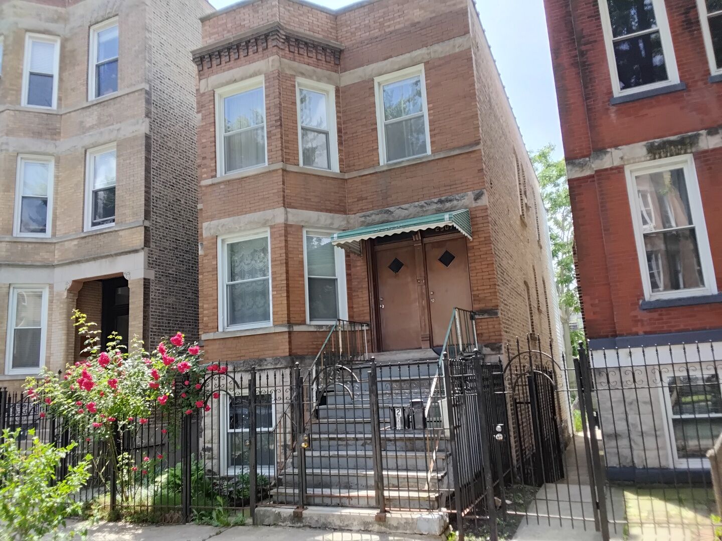 Property Photo:  2507 W Walton Street  IL 60622 