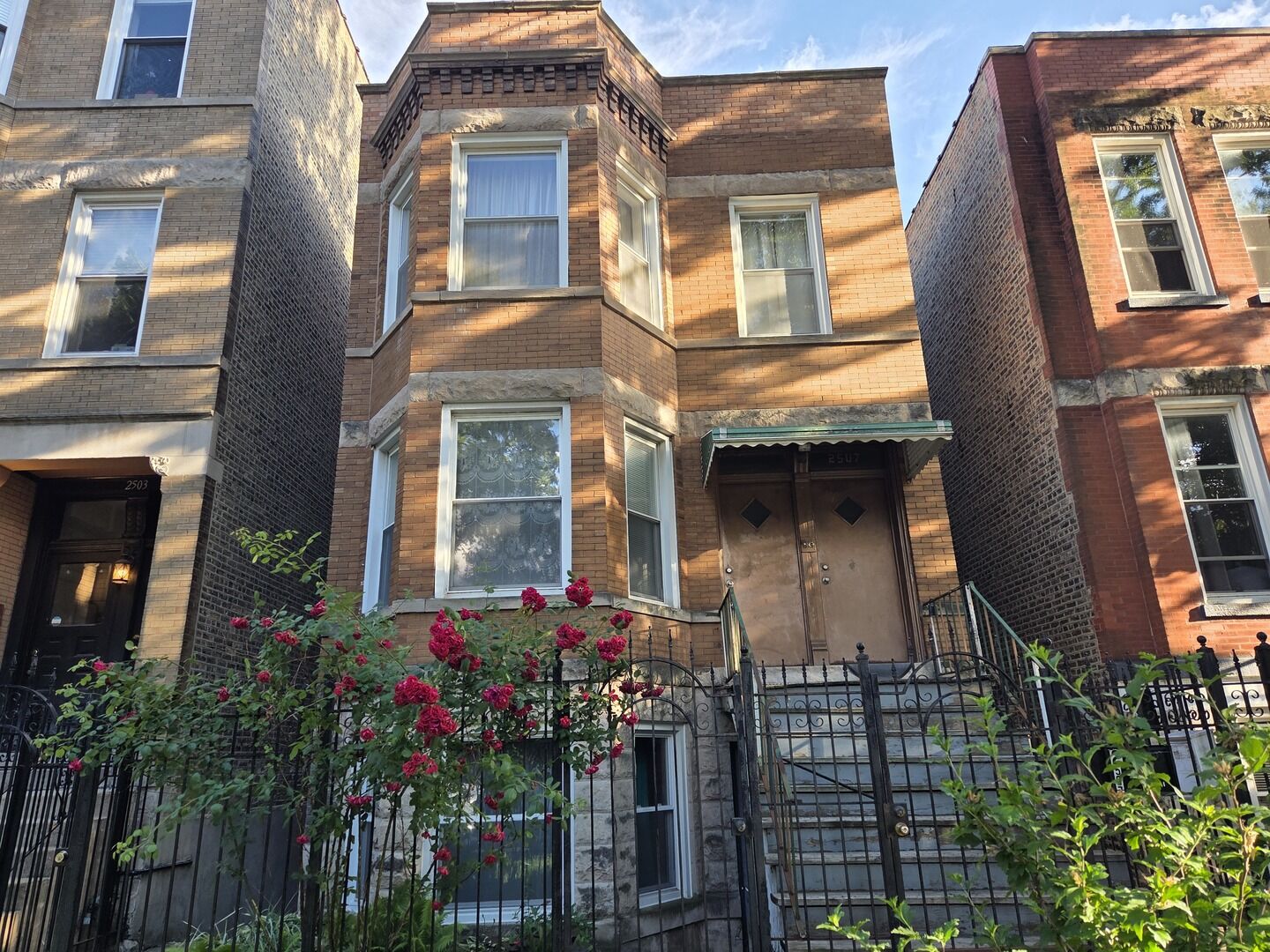 Property Photo: 2507 W Walton Street IL 60622